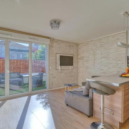 Charmant Studio Avec Terrasse Et Parking Corbeil-Essonnes Esterno foto
