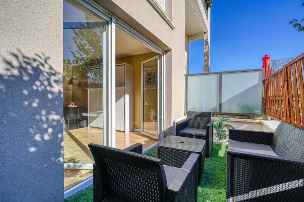 Charmant Studio Avec Terrasse Et Parking Corbeil-Essonnes Esterno foto
