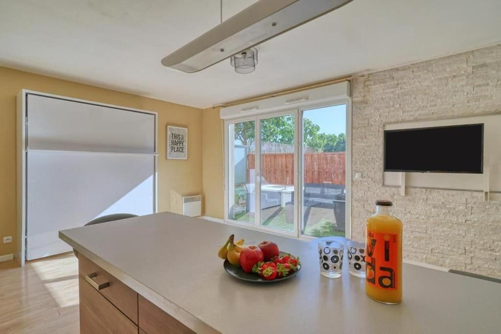 Charmant Studio Avec Terrasse Et Parking Corbeil-Essonnes Esterno foto