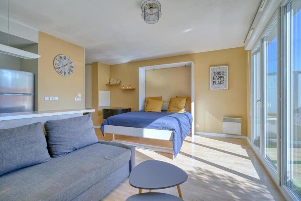Charmant Studio Avec Terrasse Et Parking Corbeil-Essonnes Esterno foto
